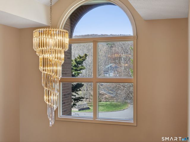 1 Mountaincrest Drive, Cheshire, CT 06410