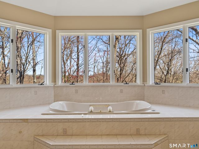 1 Mountaincrest Drive, Cheshire, CT 06410