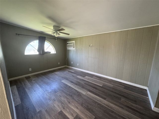 202 W Tarrant Street, Cumby, TX 75433