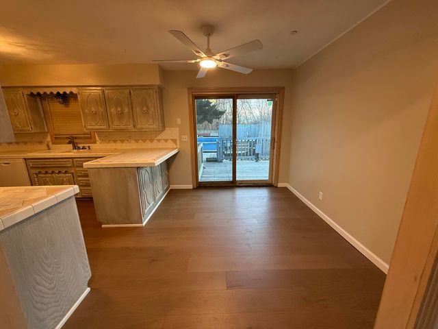 6424 W Farm Rd 140, Springfield, MO 65802