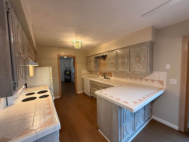 6424 W Farm Rd 140, Springfield, MO 65802