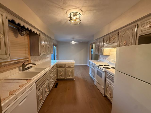 6424 W Farm Rd 140, Springfield, MO 65802