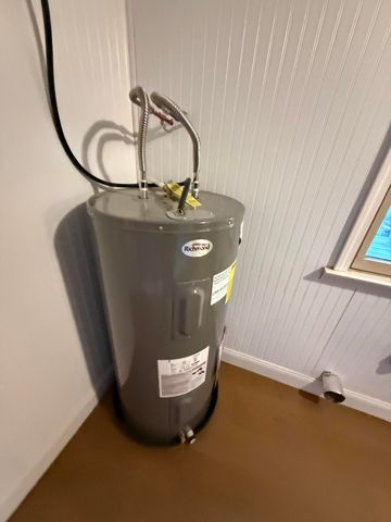 6424 W Farm Rd 140, Springfield, MO 65802