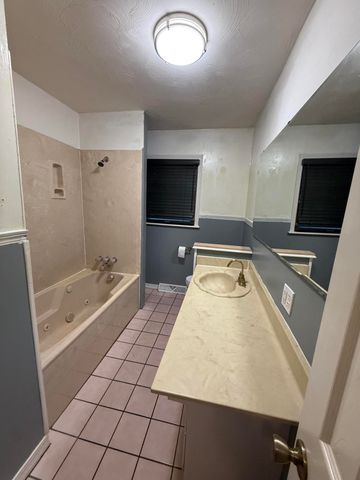 6424 W Farm Rd 140, Springfield, MO 65802