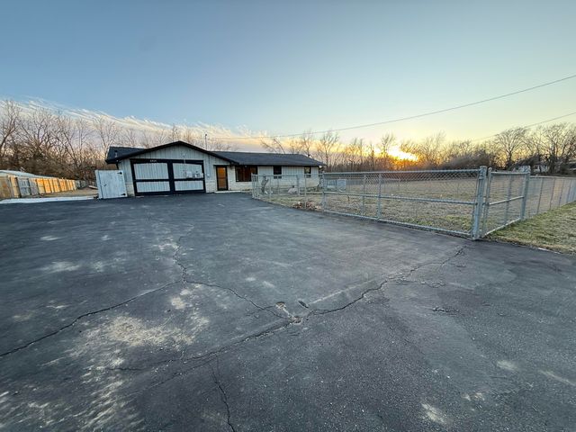 6424 W Farm Rd 140, Springfield, MO 65802
