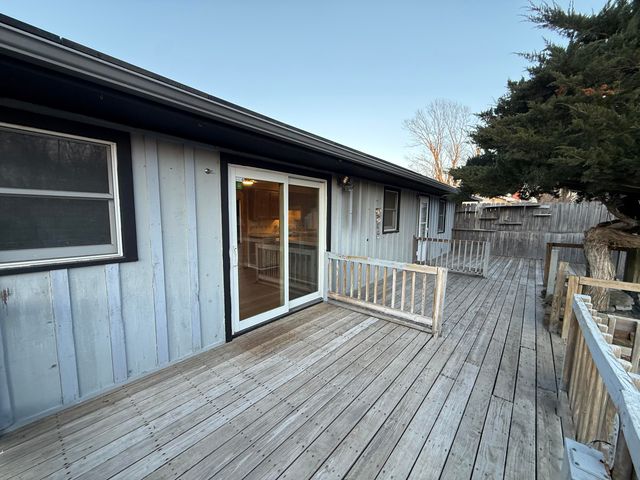 6424 W Farm Rd 140, Springfield, MO 65802