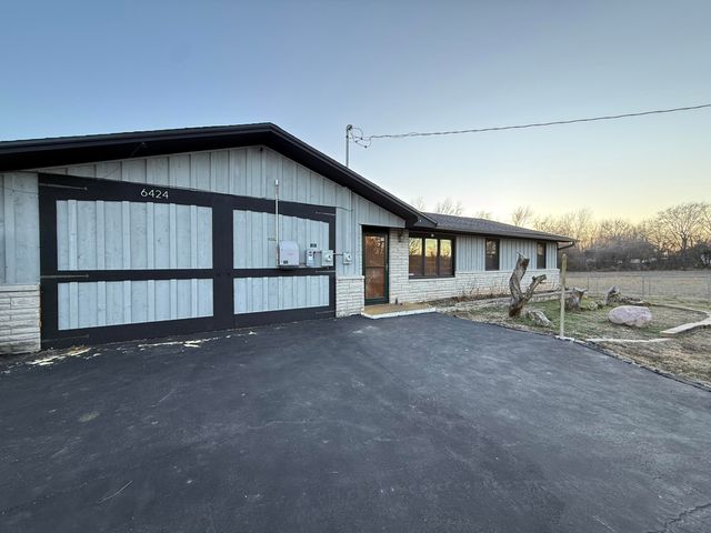6424 W Farm Rd 140, Springfield, MO 65802