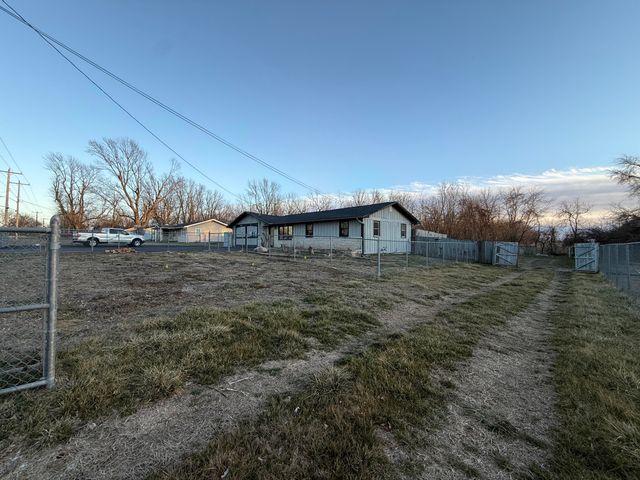 6424 W Farm Rd 140, Springfield, MO 65802