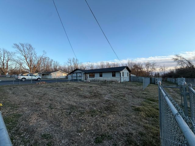 6424 W Farm Rd 140, Springfield, MO 65802