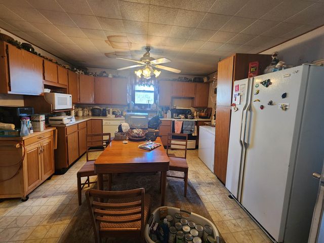8531 N Ridge Rd, Valley Center, KS 67147