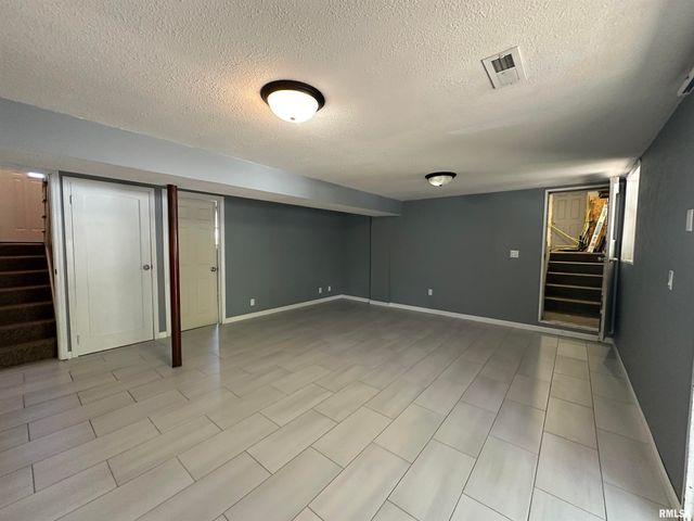 5115 W WOODFERN Road, Peoria, IL 61607