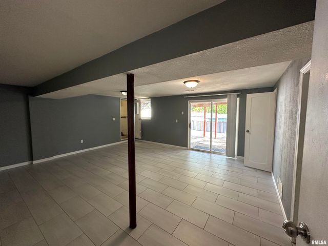 5115 W WOODFERN Road, Peoria, IL 61607