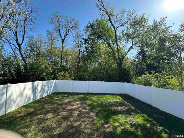 5115 W WOODFERN Road, Peoria, IL 61607