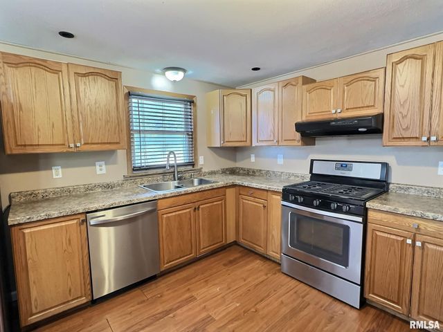 5115 W WOODFERN Road, Peoria, IL 61607