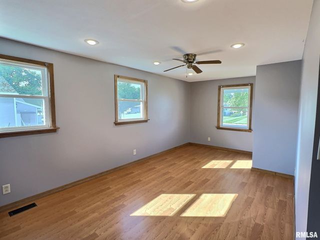 5115 W WOODFERN Road, Peoria, IL 61607