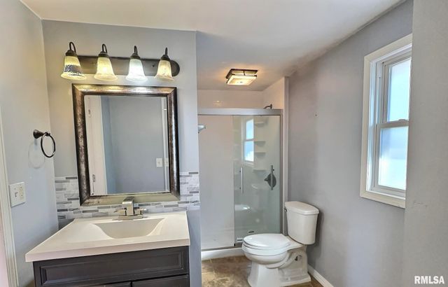 5115 W WOODFERN Road, Peoria, IL 61607