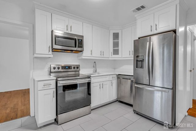 14 College Drive, Edison, NJ 08817