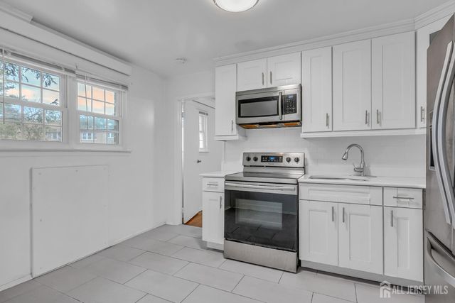 14 College Drive, Edison, NJ 08817