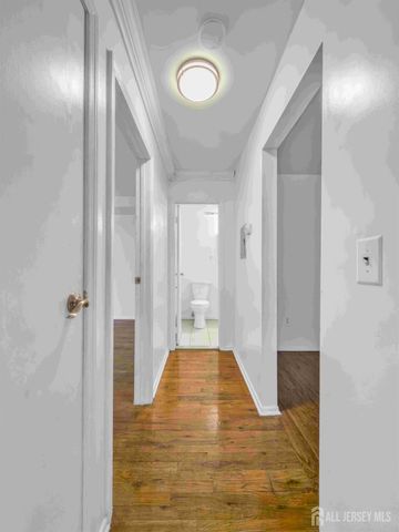 14 College Drive, Edison, NJ 08817