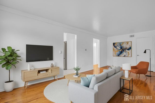 14 College Drive, Edison, NJ 08817