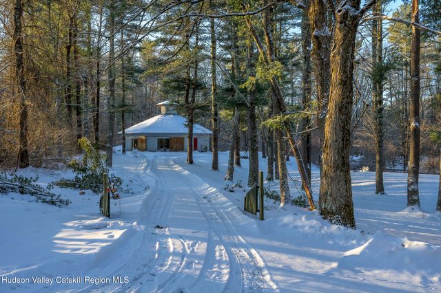 401 Collins Street Stop 11, Hillsdale, NY 12529