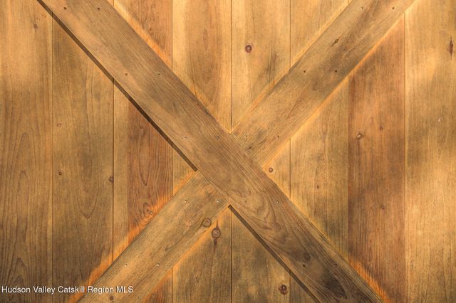 401 Collins Street Stop 11, Hillsdale, NY 12529