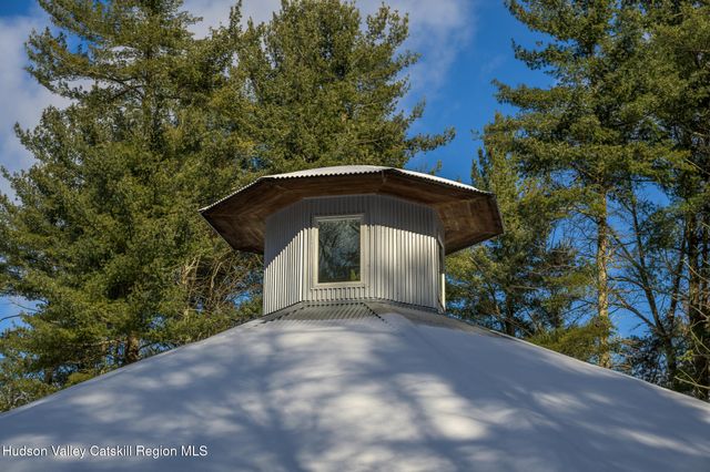 401 Collins Street Stop 11, Hillsdale, NY 12529