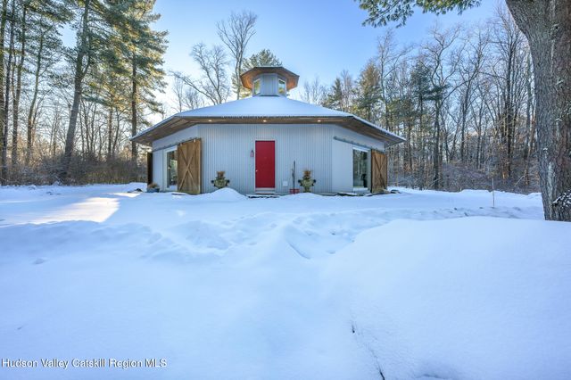 401 Collins Street Stop 11, Hillsdale, NY 12529