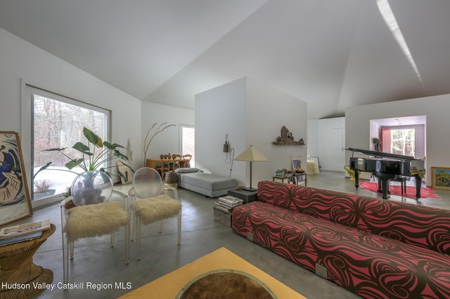 401 Collins Street Stop 11, Hillsdale, NY 12529