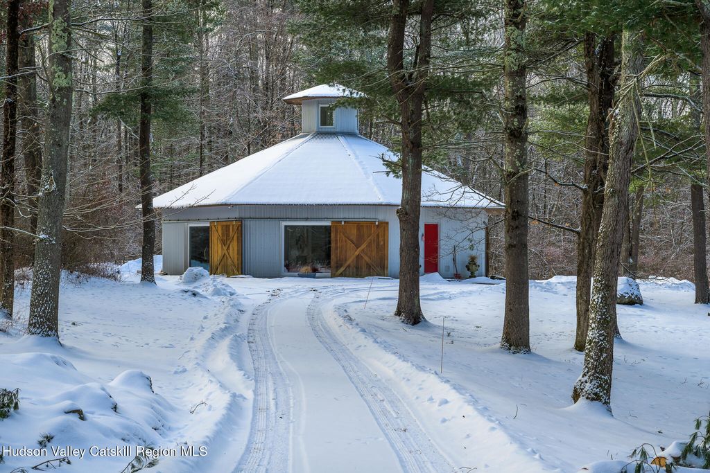 401 Collins Street Stop 11, Hillsdale, NY 12529