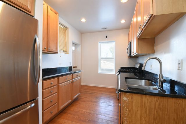 3104 W Argyle Street 1, Chicago, IL 60625