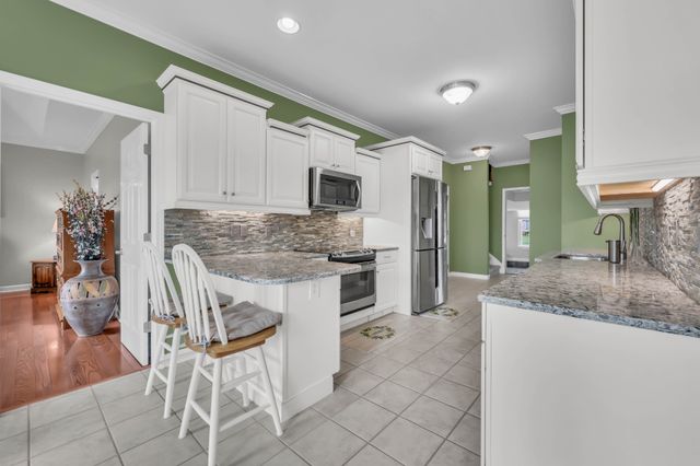 4267 N Woodstock Dr, Clarksville, TN 37040