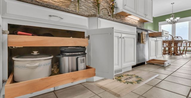 4267 N Woodstock Dr, Clarksville, TN 37040