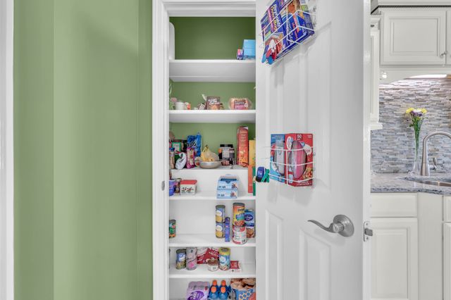 4267 N Woodstock Dr, Clarksville, TN 37040