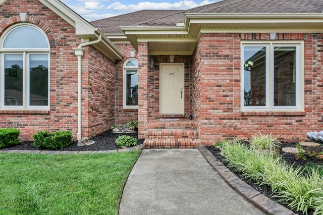 4267 N Woodstock Dr, Clarksville, TN 37040