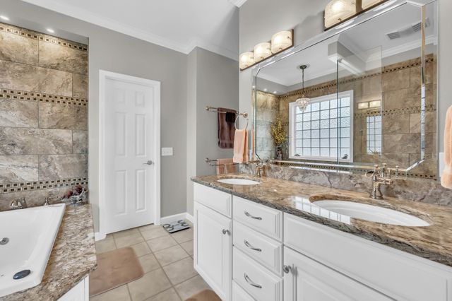 4267 N Woodstock Dr, Clarksville, TN 37040