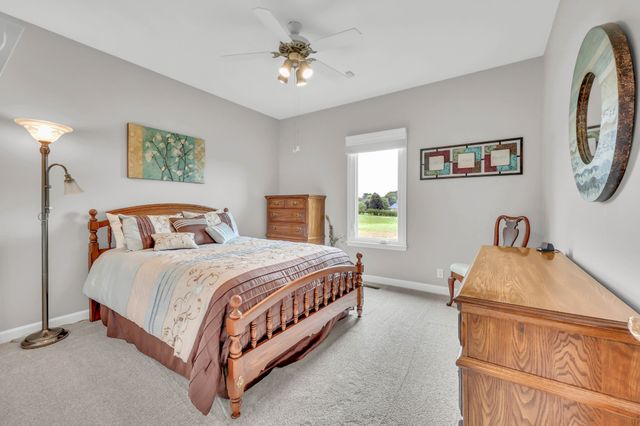 4267 N Woodstock Dr, Clarksville, TN 37040