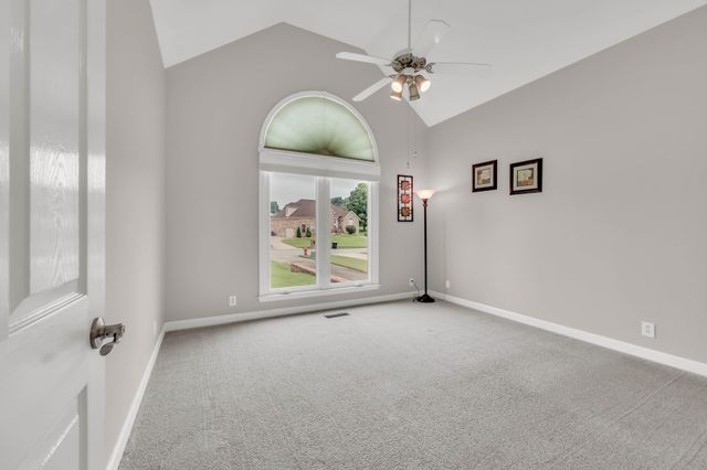 4267 N Woodstock Dr, Clarksville, TN 37040