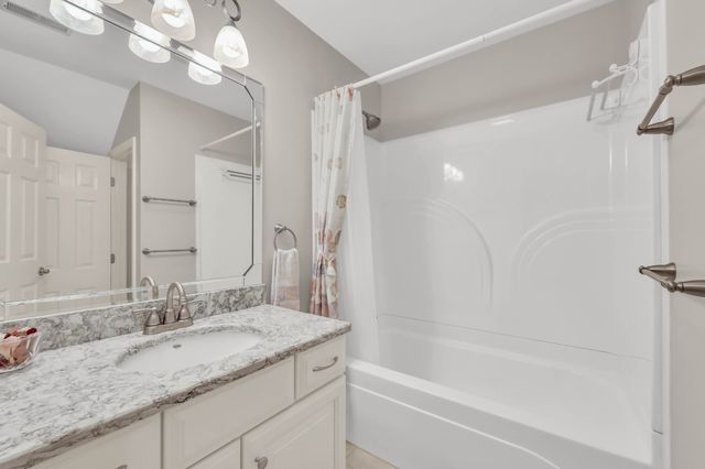 4267 N Woodstock Dr, Clarksville, TN 37040