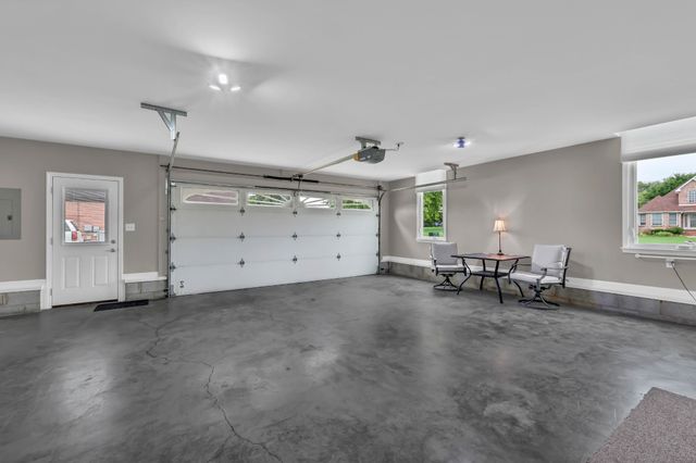 4267 N Woodstock Dr, Clarksville, TN 37040