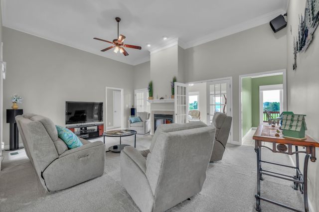 4267 N Woodstock Dr, Clarksville, TN 37040