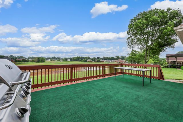 4267 N Woodstock Dr, Clarksville, TN 37040