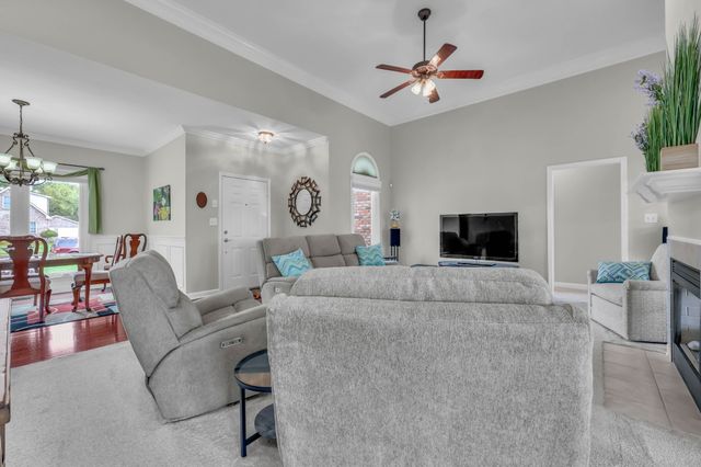 4267 N Woodstock Dr, Clarksville, TN 37040