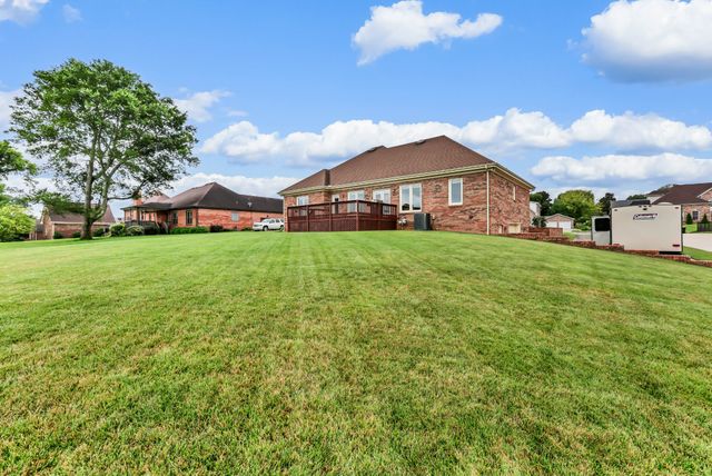 4267 N Woodstock Dr, Clarksville, TN 37040