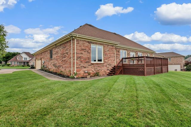 4267 N Woodstock Dr, Clarksville, TN 37040