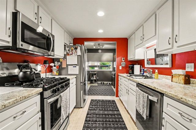 2424 E Collier Avenue, Grand Rapids, MI 49546