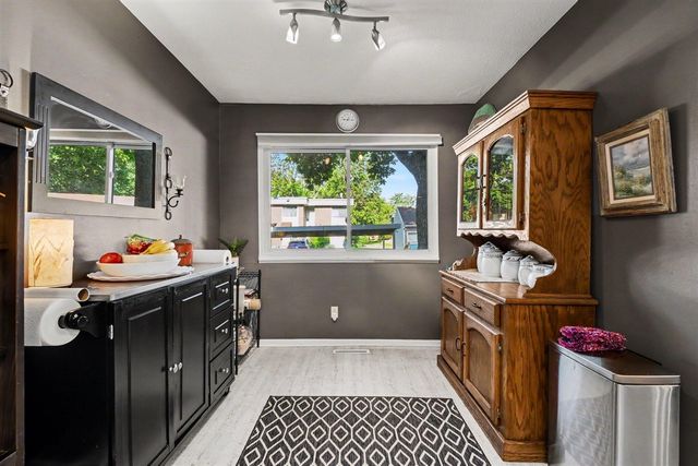 2424 E Collier Avenue, Grand Rapids, MI 49546