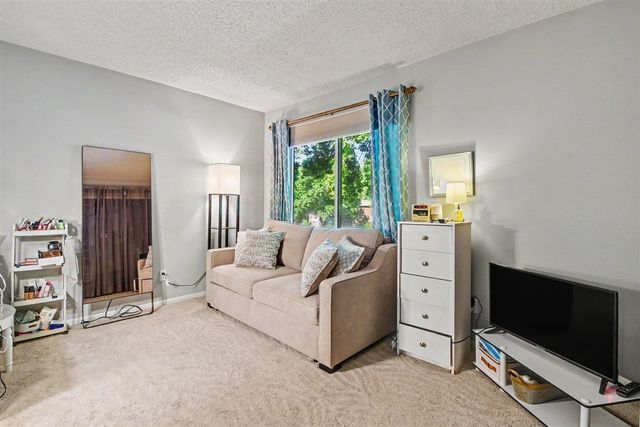 2424 E Collier Avenue, Grand Rapids, MI 49546