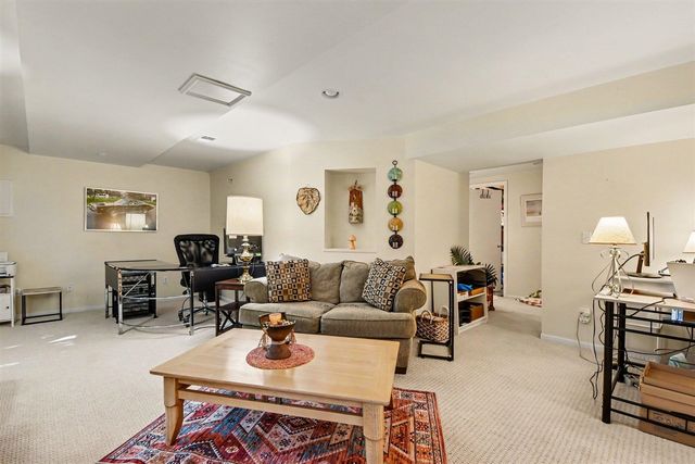 2424 E Collier Avenue, Grand Rapids, MI 49546