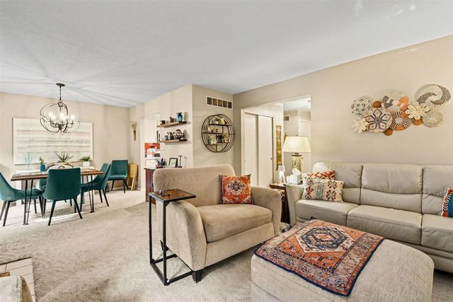 2424 E Collier Avenue, Grand Rapids, MI 49546